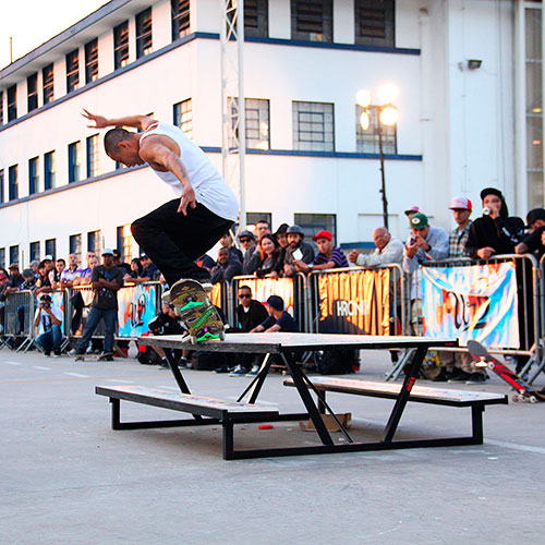 Diego Chaveiro, nollie heelflip krooked grind (foto: Sidney Arakaki)