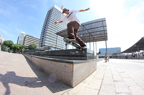 Switch backside tailslide em Barcelona (foto: Gui Galve)