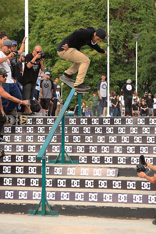 Kelvin Hoefler, backside flip boardslide no DC Invitational (Divulgação DC Shoes/Eduardo Braz)