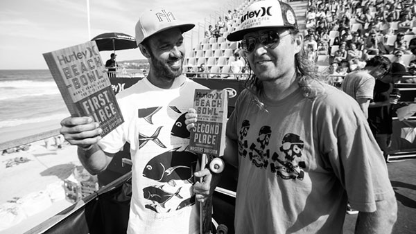 Bruno e seu troféu de campeão Master (Cameron Markin/skateboard.com.au)