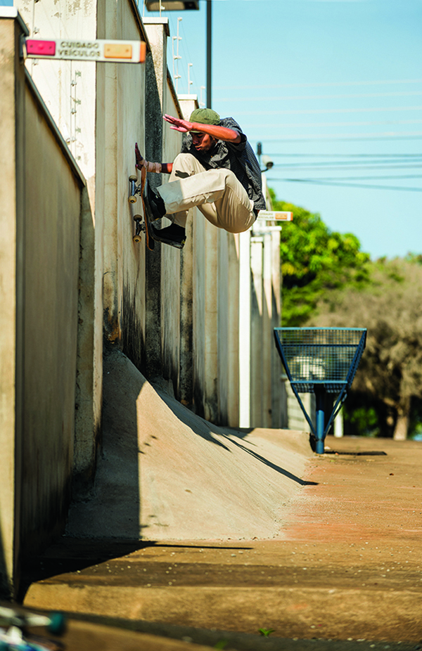 Thaynan Costa, wallride (Cortesia DC Shoes/Mike Blabac)