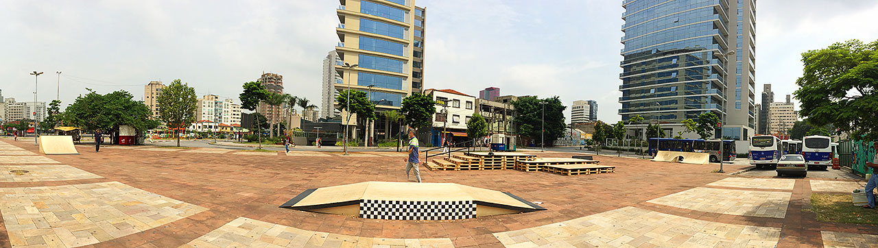 Os obstáculos foram doados ao movimento Skatata, núcleo de skate do movimento “A Batata Precisa de Você”. (foto: Sidney Arakaki)