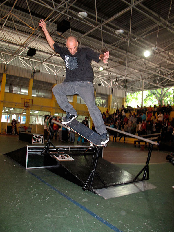 Hiena em apresentação na Associação dos Pais e Amigos dos Excepcionais em 2010. (foto: Sidney Arakaki)