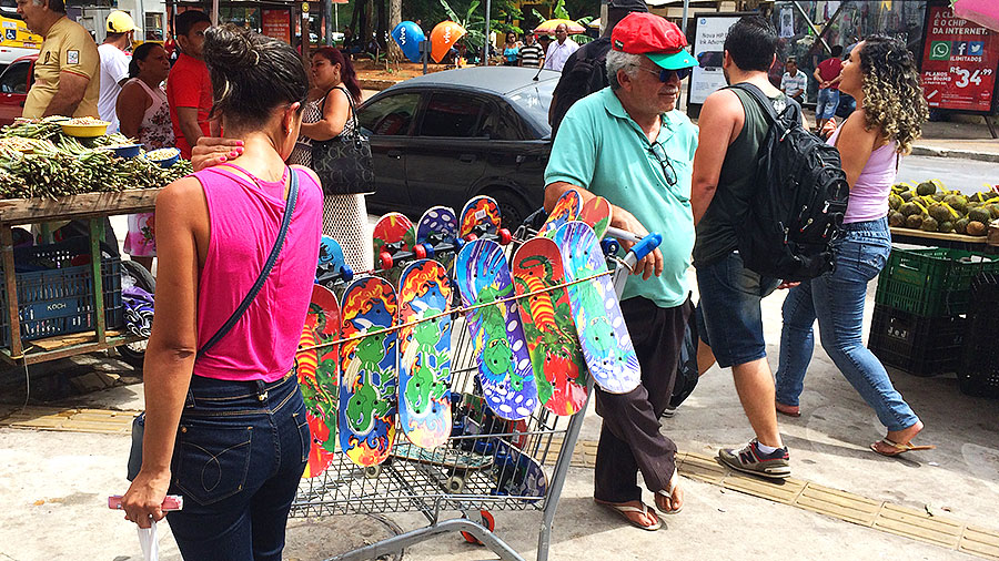 Lojinha de skate itinerante no centro de São Paulo. (foto: Sidney Arakaki)