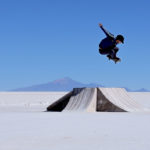 Skate no maior Deserto de Sal do mundo