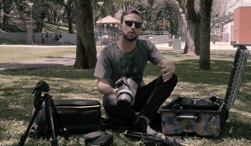 Pablo Vaz mostra equipamentos para fotografar skate