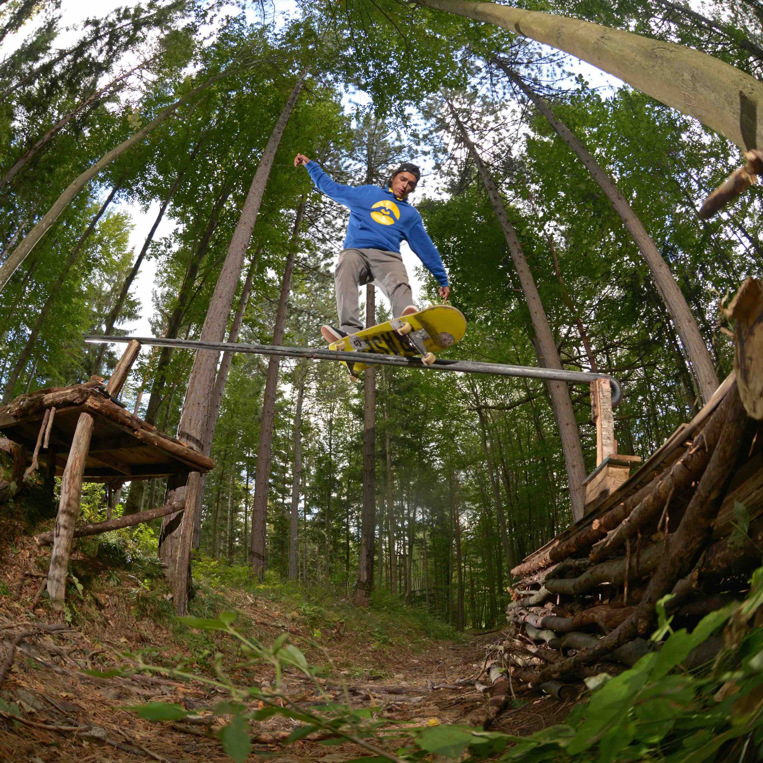 mauro-iglesias-front-side-feeble-grind-revers-magic-forest-julien-deniau Kopie