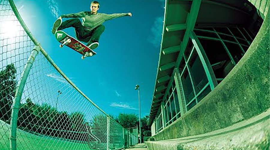 Julian Davidson na Emerica