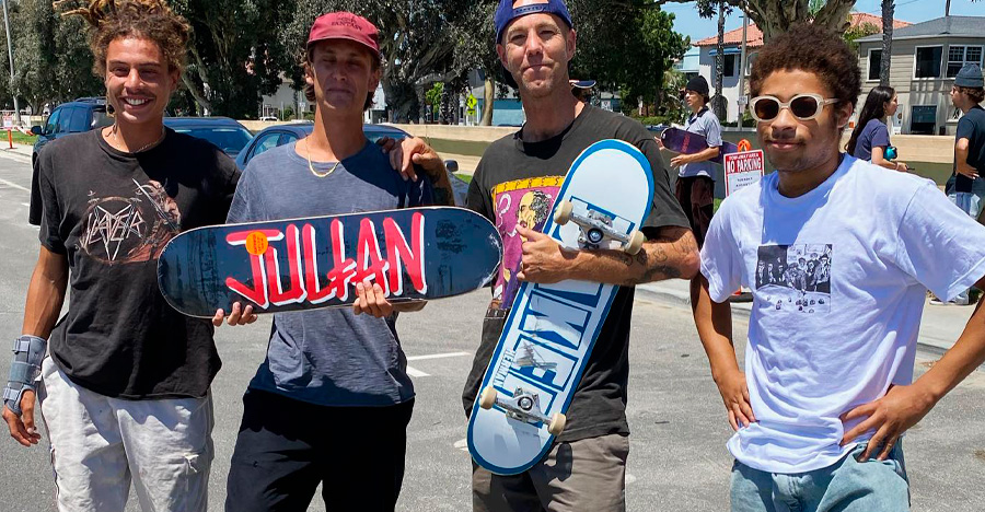 Julian Davidson na Deathwish Skateboards