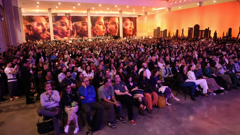 Skatista Spike Jonze em São Paulo 2 Sao Paulo Innovation Week plateia Spike Jonze